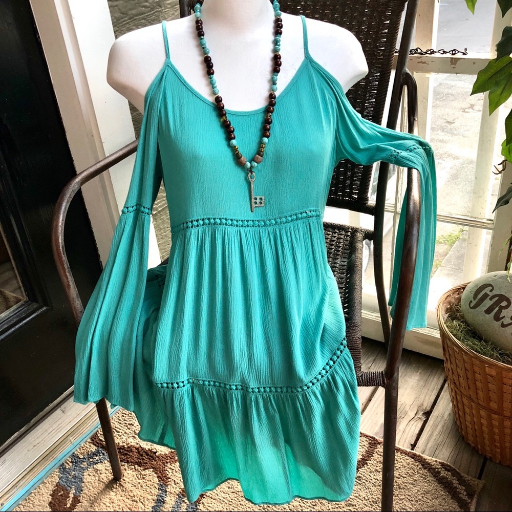 Umgee Cold Shoulder Dress w/Flared Sleeves!! NWT!